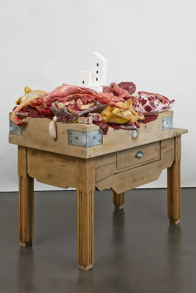 « Habiter la Viande (Le Billot) », 2013. Technique mixte. 120 x 102 x 62 cm.